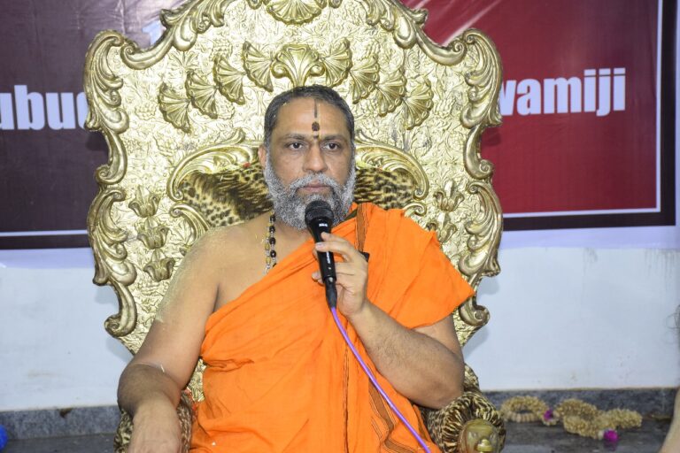 ದೇಶದ ರಕ್ಷಣಾ ನಿಧಿಗೆ ಮಂತ್ರಾಲಯ ಮಠದಿಂದ 25 ಲಕ್ಷ ರೂ ದೇಣಿಗೆ