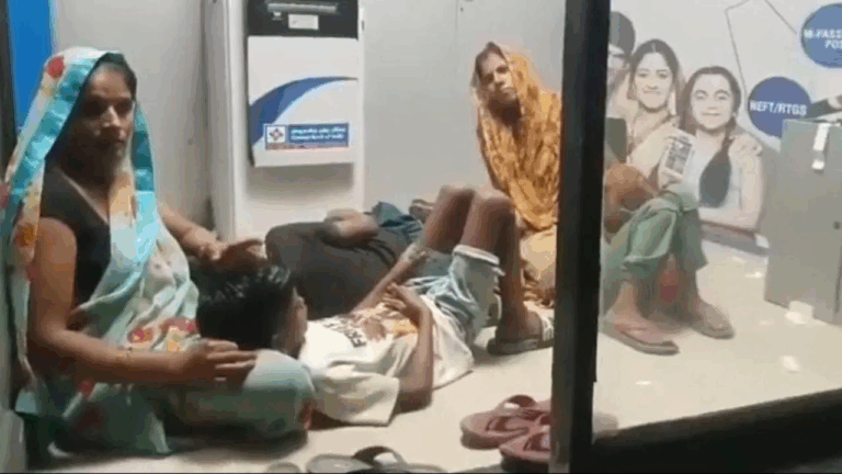 Viral Video: ಸೆಕೆ ತಾಳಲಾರದೆ ಎಟಿಎಂ ಎಸಿಯಲ್ಲಿ ವಾಸ್ತವ್ಯ ಹೂಡಿದ ಕುಟುಂಬ