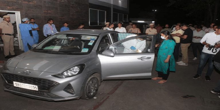 ಸಾಲಭಾದೆ; ಕಾರ್​ನಲ್ಲಿ ವಿಷ ಸೇವಿಸಿ ಒಂದೇ ಕುಟುಂಬದ 7 ಮಂದಿ ಆತ್ಮಹ*ತ್ಯೆ