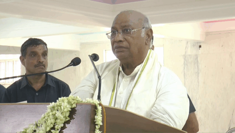 ‘ದೇಶ ಉಳಿಸಿಕೊಳ್ಳಲು ಯುದ್ದ ಬಹಳ ಮುಖ್ಯ’: ಮಲ್ಲಿಕಾರ್ಜುನ್​ ಖರ್ಗೆ