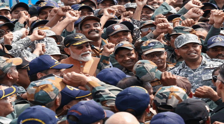 ಪಾಕ್​ಗೆ ಪಾಠ ಕಲಿಸಿದ ಯೋಧರನ್ನು ಭೇಟಿಯಾದ ಮೋದಿ: ಭಾರತ ಮಾತೆಗೆ ಜೈಕಾರ