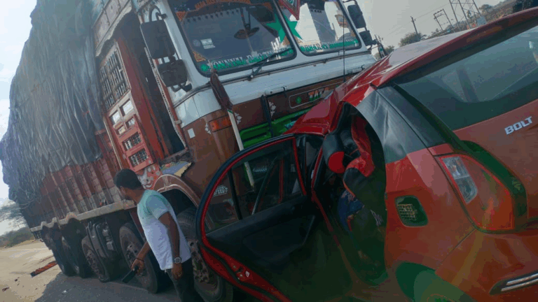 ಭೀಕರ ಅಪಘಾತ: ನಿಶ್ಚಿತಾರ್ಥ ಮುಗಿಸಿಕೊಂಡು ಮನೆಗೆ ತೆರಳುತ್ತಿದ್ದ ಐವರ ಧಾರುಣ ಸಾ*ವು