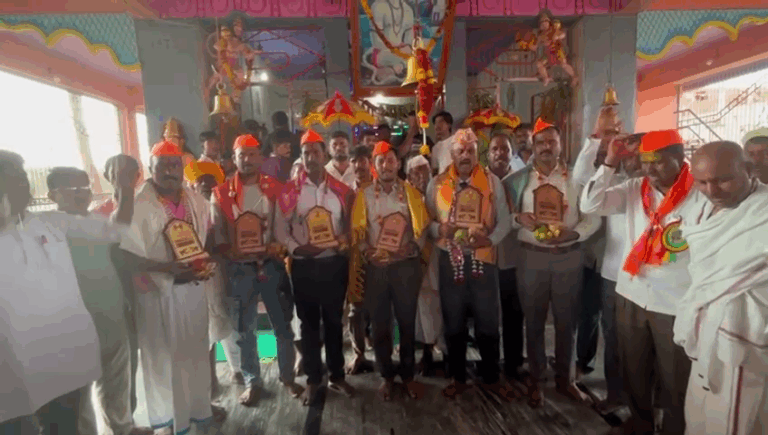 ಜಾತ್ರೆಗೆಂದು ಬಂದಿದ್ದ 16 ಜನ ಯೋಧರು ಸೇವೆಗೆ ವಾಪಾಸ್​: ಸನ್ಮಾನ ಮಾಡಿ ಬೀಳ್ಕೊಟ್ಟ ಗ್ರಾಮಸ್ಥರು