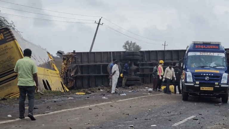 ಭೀಕರ ಸರಣಿ ಅಪಘಾತ: ಒಂದೇ ಕುಟುಂಬದ ನಾಲ್ವರು ಸೇರಿದಂತೆ 6 ಮಂದಿ ಸಾ*ವು