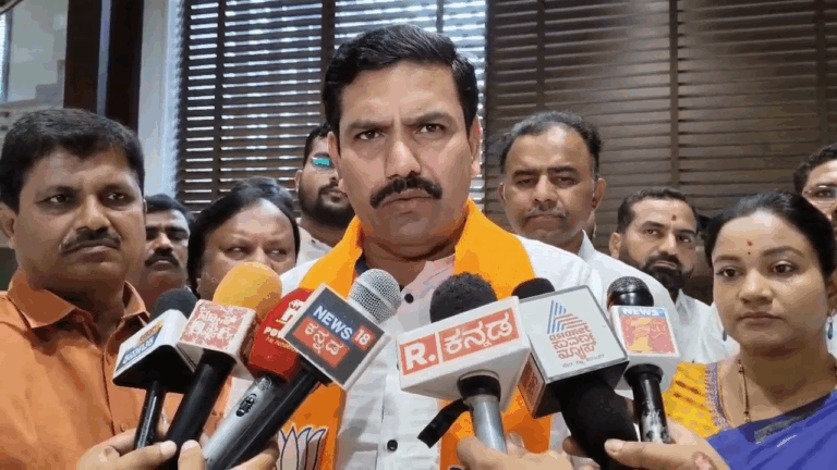 ಅಭಿವೃದ್ದಿಗೆ ಹಣ ಕೊಡಿ ಅಂದ್ರೆ, ತಮನ್ನಾಗೆ 6 ಕೋಟಿ ಕೊಡ್ತಿದ್ದಾರೆ: ಬಿ.ವೈ ವಿಜಯೇಂದ್ರ