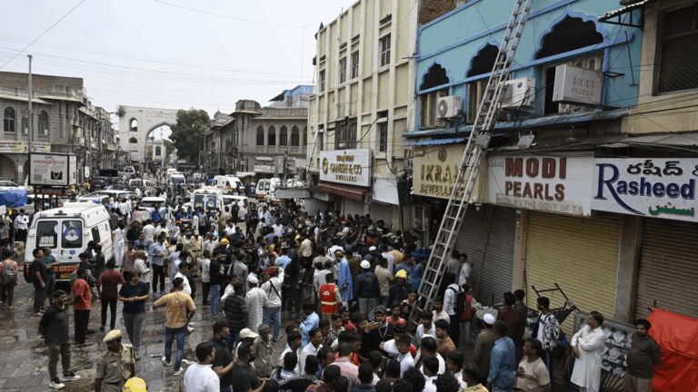 ಚಾರ್​ಮಿನಾರ್​ ಬಳಿ ಭಾರೀ ಅಗ್ನಿ ದುರಂತ: ಮಕ್ಕಳು ಸೇರಿದಂತೆ 17 ಮಂದಿ ಸಜೀವ ದಹನ