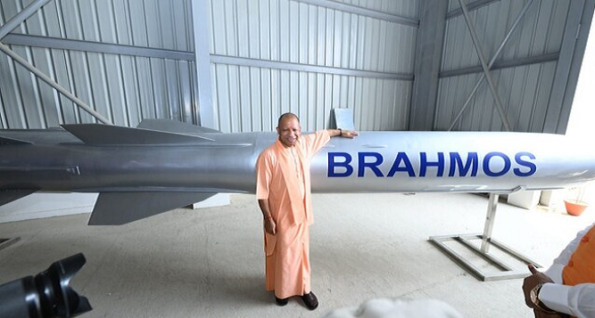 ಪಾಕಿಸ್ತಾನಿಯರನ್ನ ಕೇಳಿದ್ರೆ ಬ್ರಹ್ಮೋಸ್​ ಕ್ಷಿಪಣಿ ತಾಕತ್ತು ತಿಳಿಯುತ್ತದೆ: ಯೋಗಿ ಆದಿತ್ಯನಾಥ್