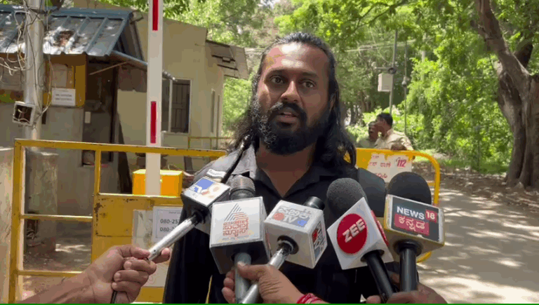 ನಾನು ಶಿವಣ್ಣ, ದರ್ಶನ್ ಮತ್ತು ಧ್ರುವ ಬಗ್ಗೆ ಮಾತನಾಡಿಲ್ಲ; ಜೈಲಿನಿಂದ ಹೊರಬರುತ್ತಲೆ ಸ್ಪಷ್ಟನೆ ಕೊಟ್ಟ ಮನು