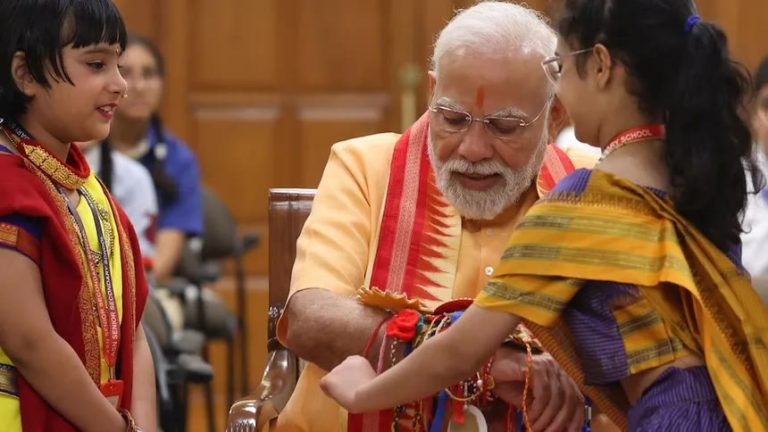 ಪ್ರೀತಿ, ವಿಶ್ವಾಸದ ಪವಿತ್ರ ಬಾಂಧವ್ಯ ಸದಾ ಅಚಲವಾಗಿರಲಿ: ಪ್ರಧಾನಿ ಮೋದಿಯವರ ರಕ್ಷಾಬಂಧನ ಸಂದೇಶ