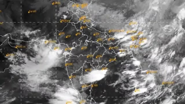 ಕರ್ನಾಟಕದಲ್ಲಿ ಭಾರೀ ಮಳೆ: ಹಲವು ಜಿಲ್ಲೆಗಳಿಗೆ ಯೆಲ್ಲೋ ಅಲರ್ಟ್, ಆಗಸ್ಟ್ 8ರವರೆಗೆ ಮುಂದುವರೆಯುವ ಸಾಧ್ಯತೆ