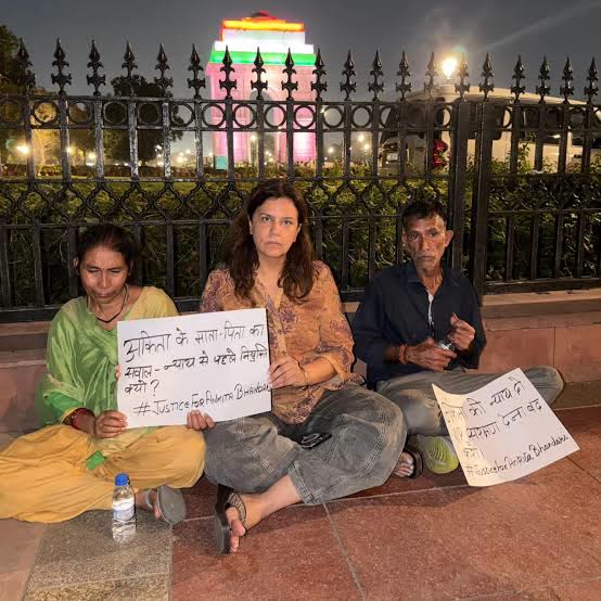 ಅಂಕಿತಾ ಭಂಡಾರಿ ಪ್ರಕರಣ: ಡೆಲ್ಲಿಯಲ್ಲಿ ಪೋಷಕರ ಪ್ರತಿಭಟನೆ, ರಾಜ್ಯಪಾಲರ ನೇಮಕಕ್ಕೆ ಒತ್ತಾಯ
